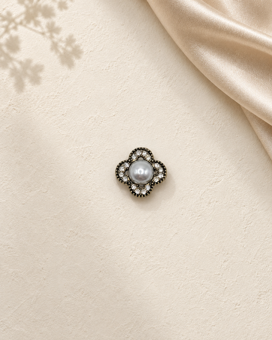 VINTAGE PEARL CLOVER SNAP-ON CHARMS